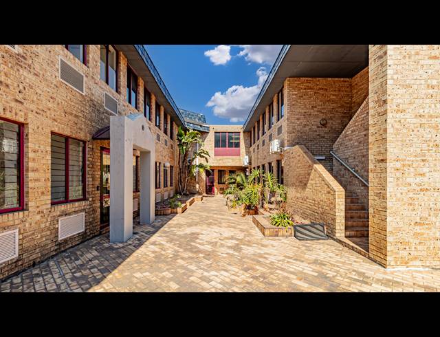 198M² OFFICE TO LET IN FERNDALE